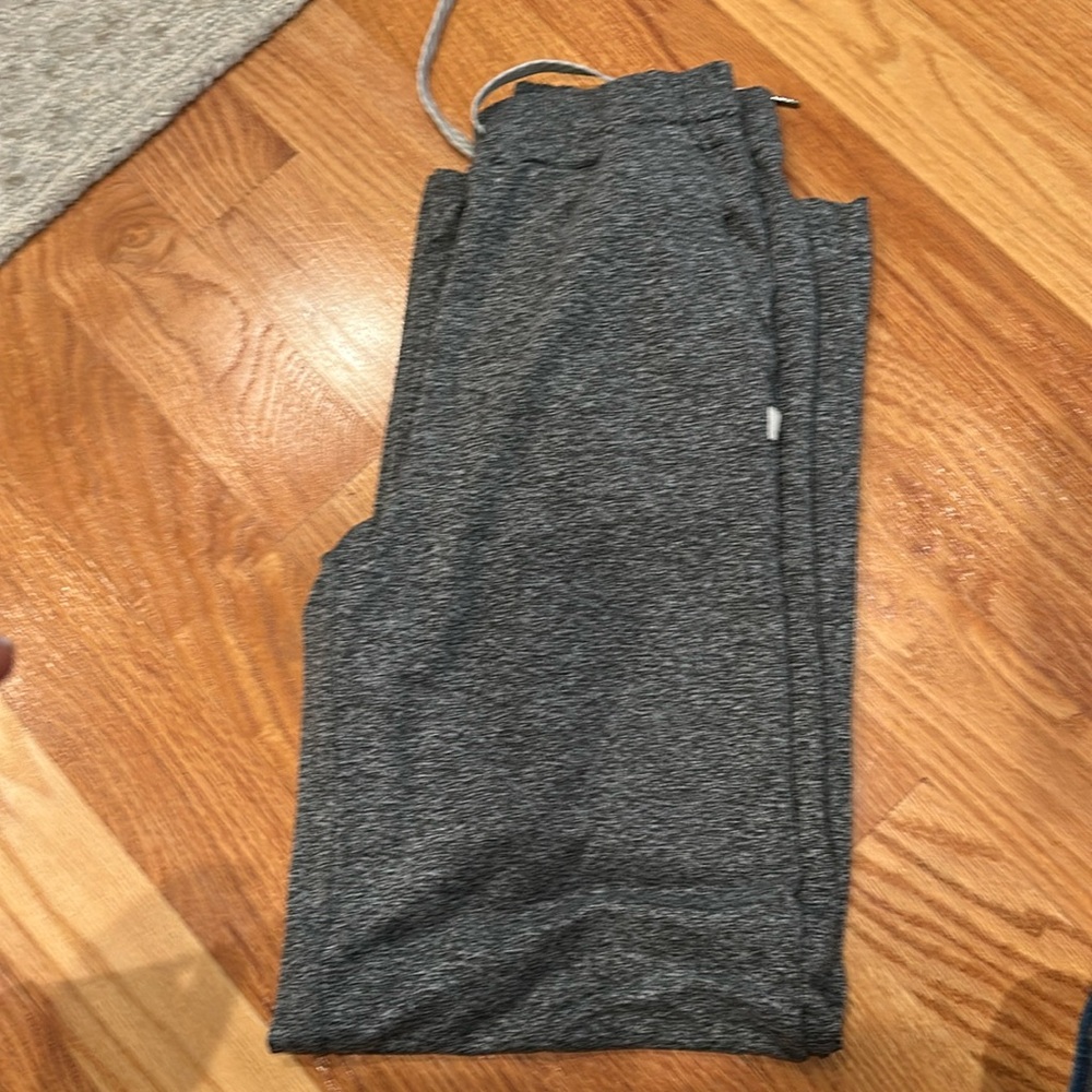 Vuori Halo Essential Sweatpants size small
